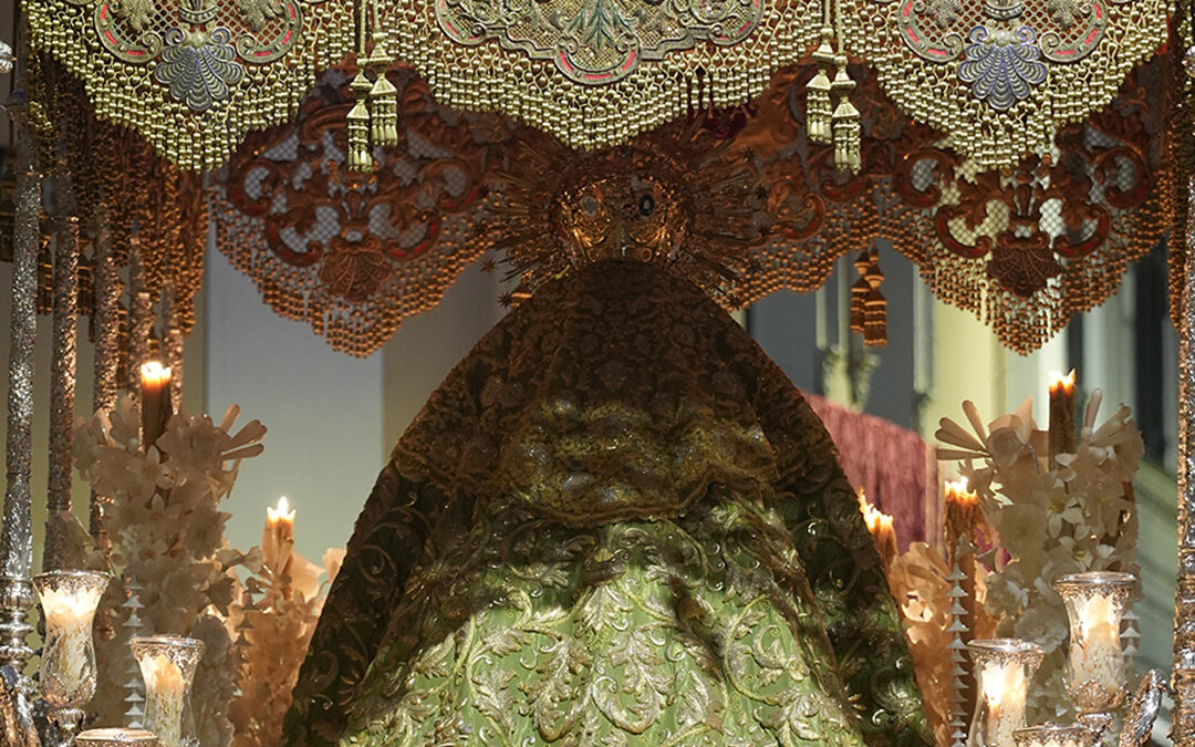 Reproducción de las Bambalinas y Techo de Palio Bordados por Esperanza Elena Caro en los años 1964 y 1965